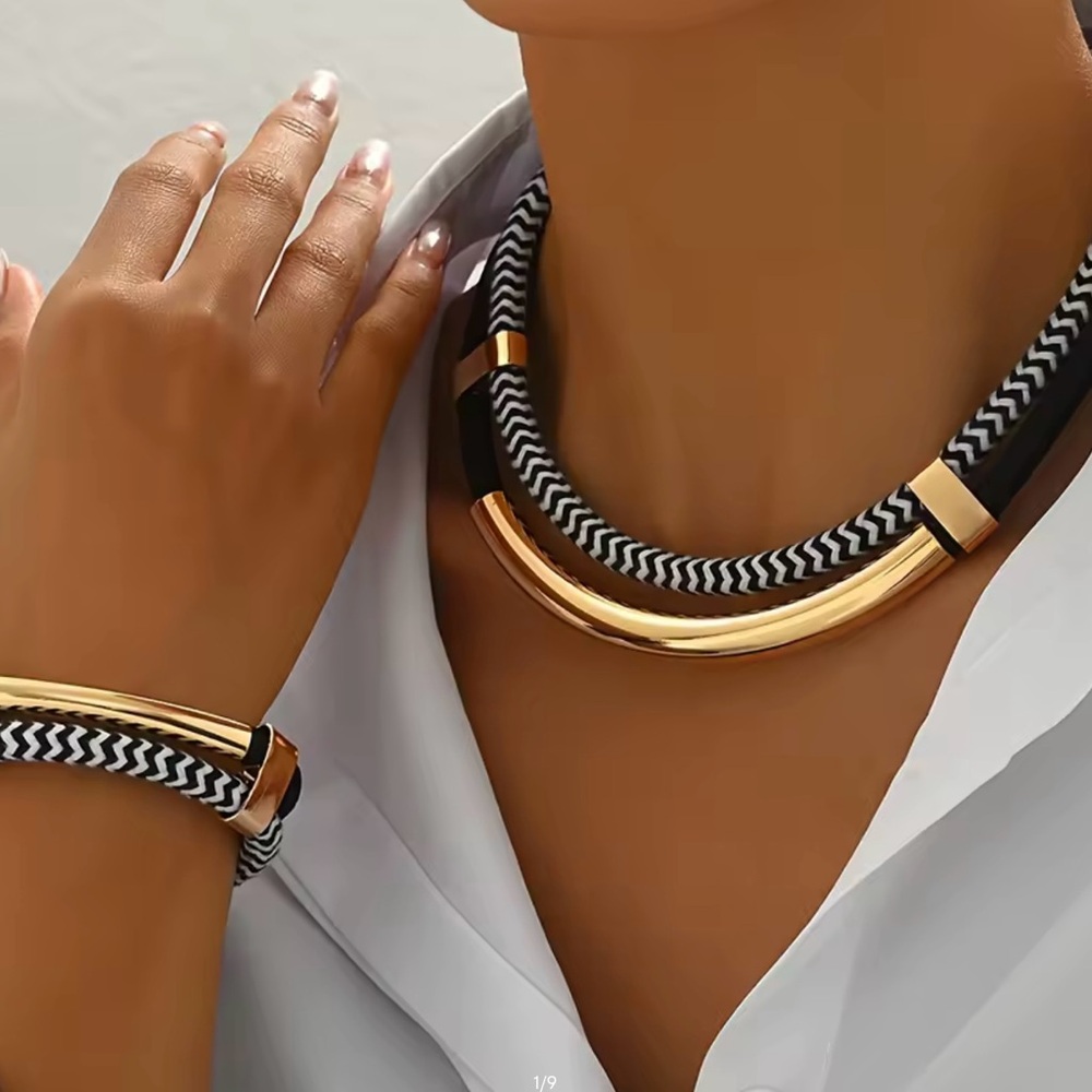 Gold and Black Women's Jewelry Set